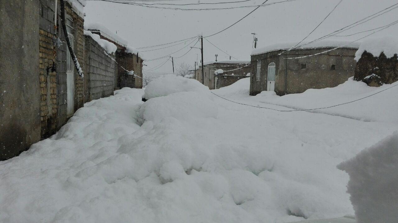 امدادرسانی‌ها به برف و کولاک در ۴ استان کشورمان ادامه دارد