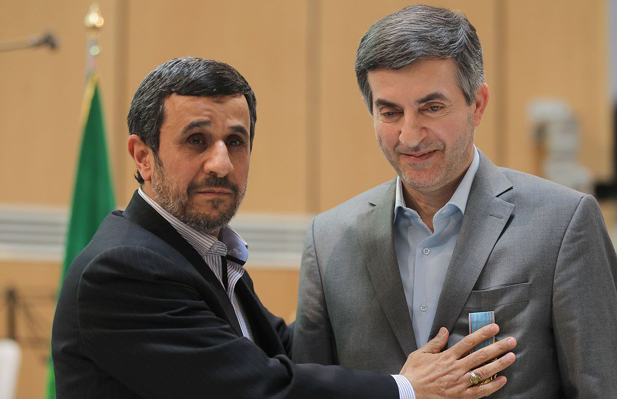 احمدی ‌نژاد و مشایی در انتخابات رئیس جمهوری ثبت نام می کنند
