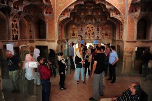 سرازیر شدن سیل گردشگر در اصفهان