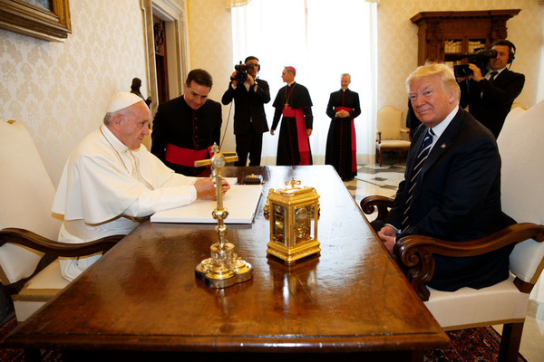استقبال نه چندان گرم پاپ فرانسیس از دونالد ترامپ