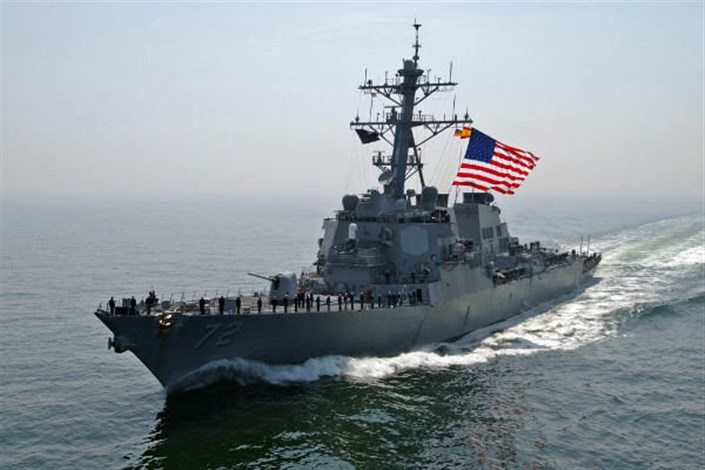 یک فروند ناوشکن آمریکا با قایق ایرانی در خلیج فارس مواجهه شد