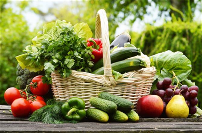 میوه و سبزیجات از انسداد عروق خونی پا جلوگیری می کند