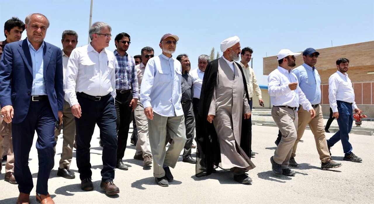 بازدید رئیس کمیسیون اصل نود مجلس شورای اسلامی از پایانه نفتی جاسک