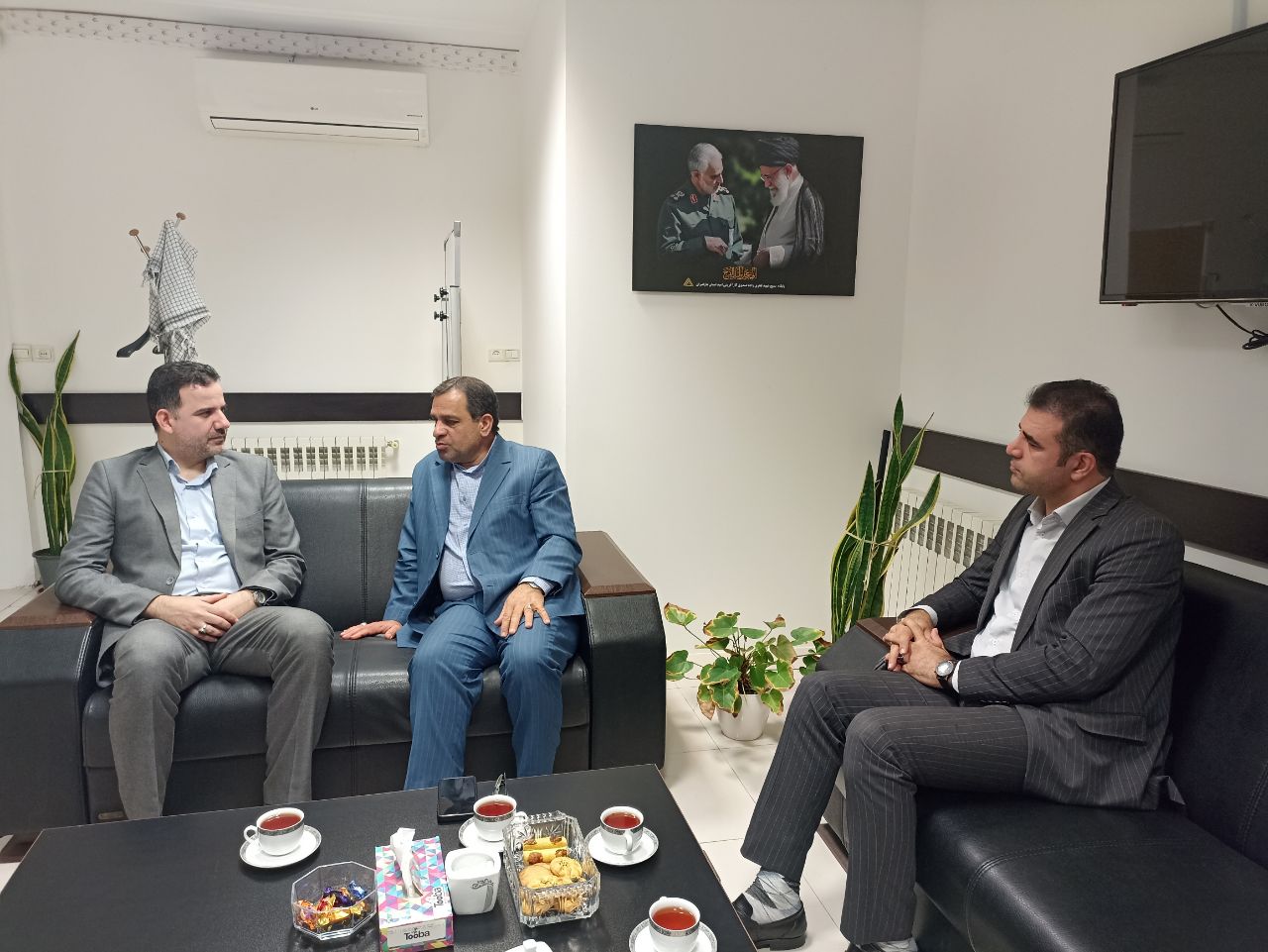 دیدار فرماندار بهشهر با مدیر عامل صندوق کارآفرینی امید