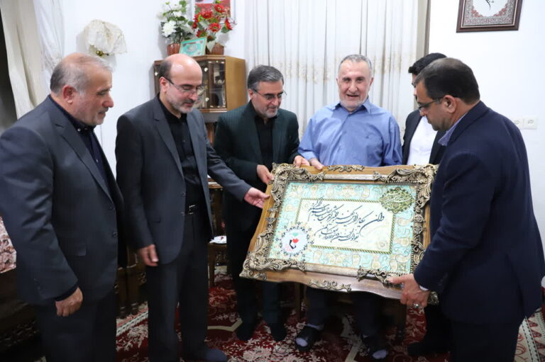 دیدار استاندار مازندران به همراه فرماندار بهشهر با جانباز ۷۰ درصد دفاع مقدس