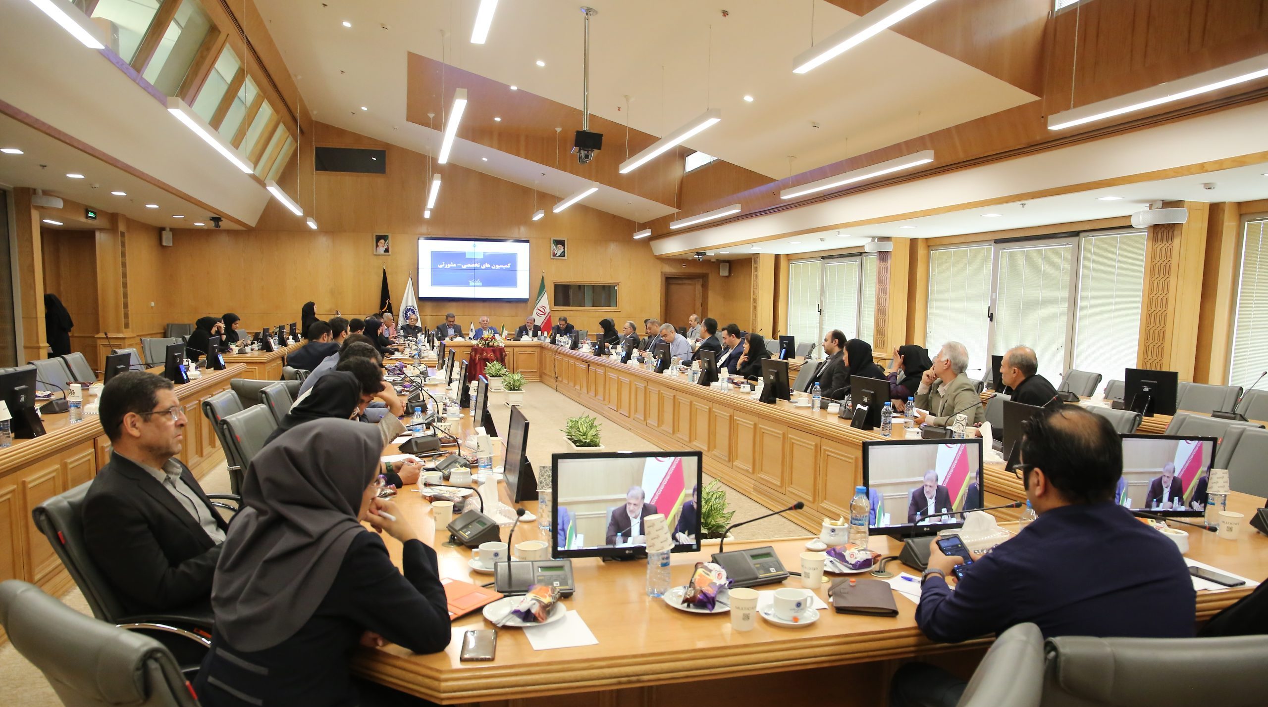 هم‌افزایی کمیسیون‌های تخصصی اتاق مشهد با هدف چاره‌جویی از مسائل اقتصادی استان